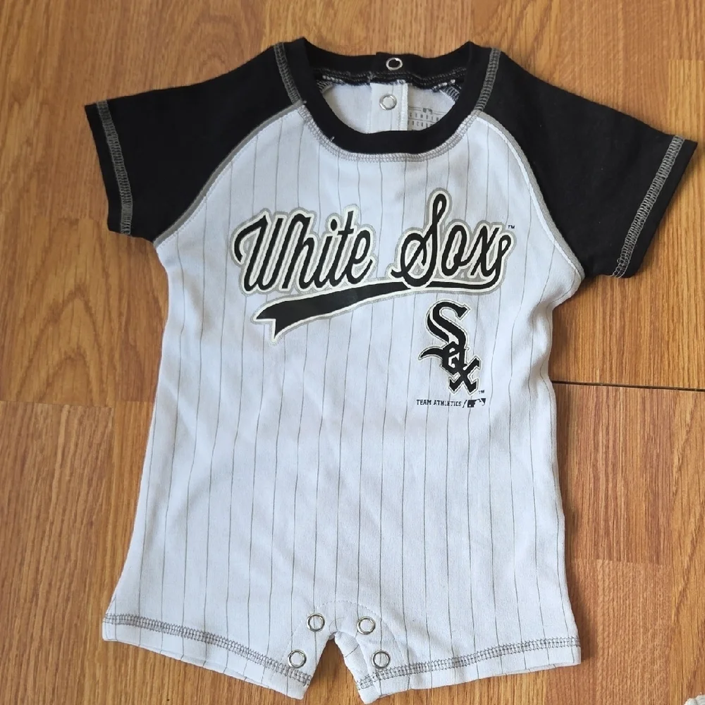 MLB Chicago White Sox Baby Romper NWT 0-3M Outfit Baseball Fan